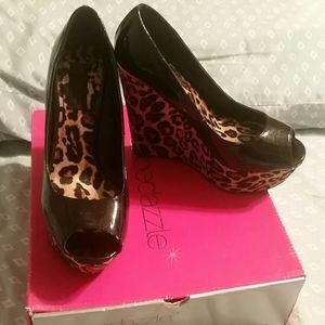Leopard platform stiletto shoe